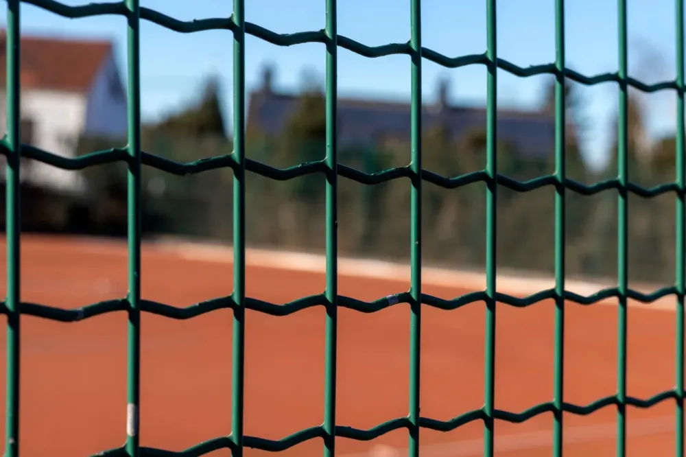 Clôtures et équipements de terrain de tennis près de Nantes